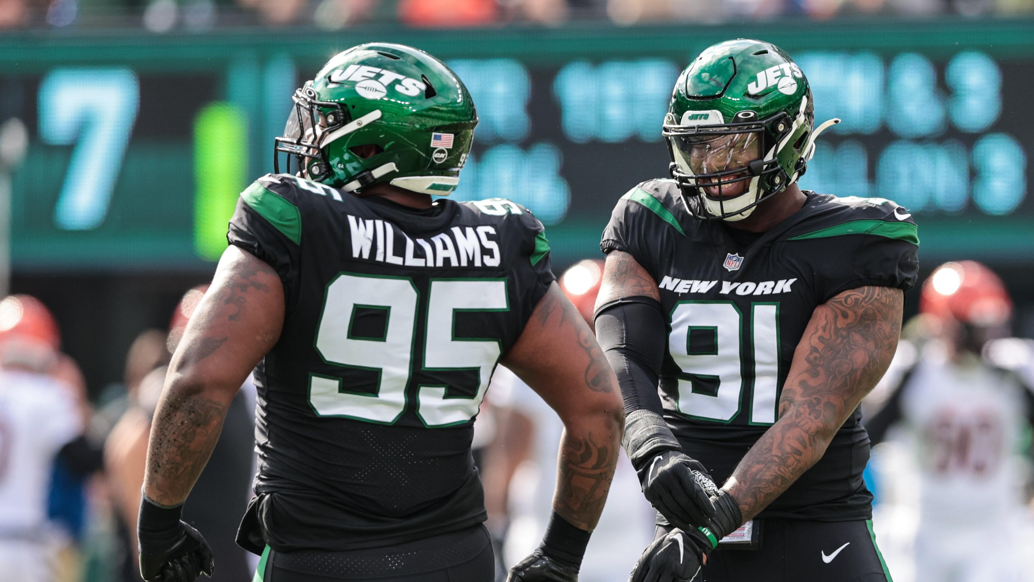 New York Jets defensive tackle Quinnen Williams (95) and New York Jets defensive end John Franklin-Myers (91) celebrates a defensive stop against the Cincinnati Bengals. / Vincent Carchietta-USA TODAY Sports
