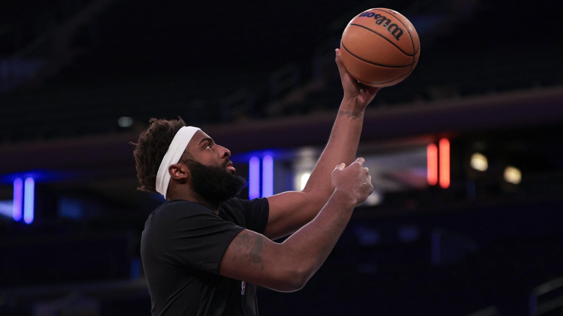 Nov 30, 2023; New York, New York, USA; New York Knicks center Mitchell Robinson (23) warms up before the game against the Detroit Pistons at Madison Square Garden. / Vincent Carchietta-USA TODAY Sports