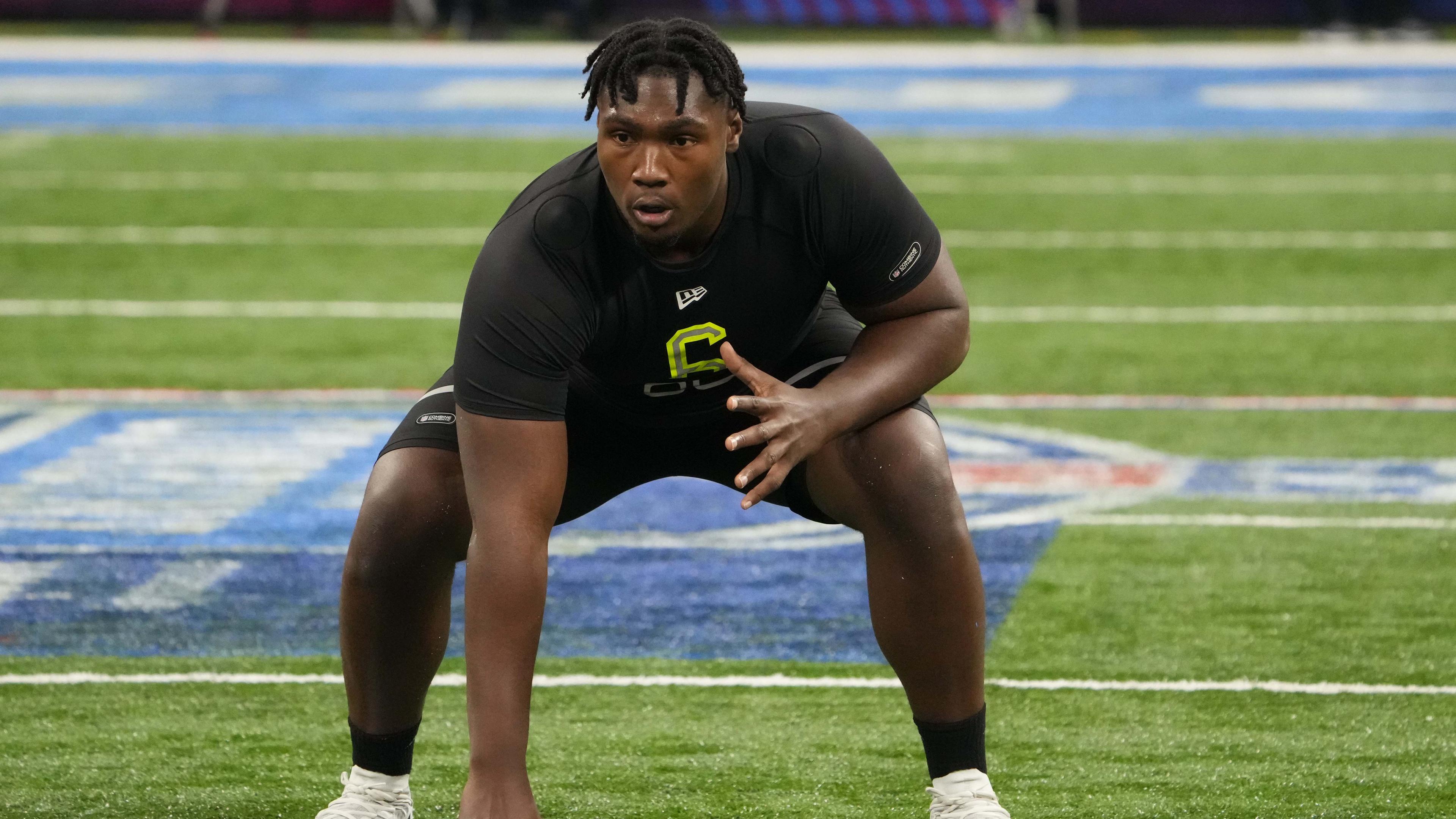 Mar 4, 2022; Indianapolis, IN, USA; Mississippi State offensive lineman Charles Cross (OL06) goes through drills during the 2022 NFL Scouting Combine at Lucas Oil Stadium. Mandatory Credit: Kirby Lee-USA TODAY Sports / Mandatory Credit: Kirby Lee-USA TODAY Sports