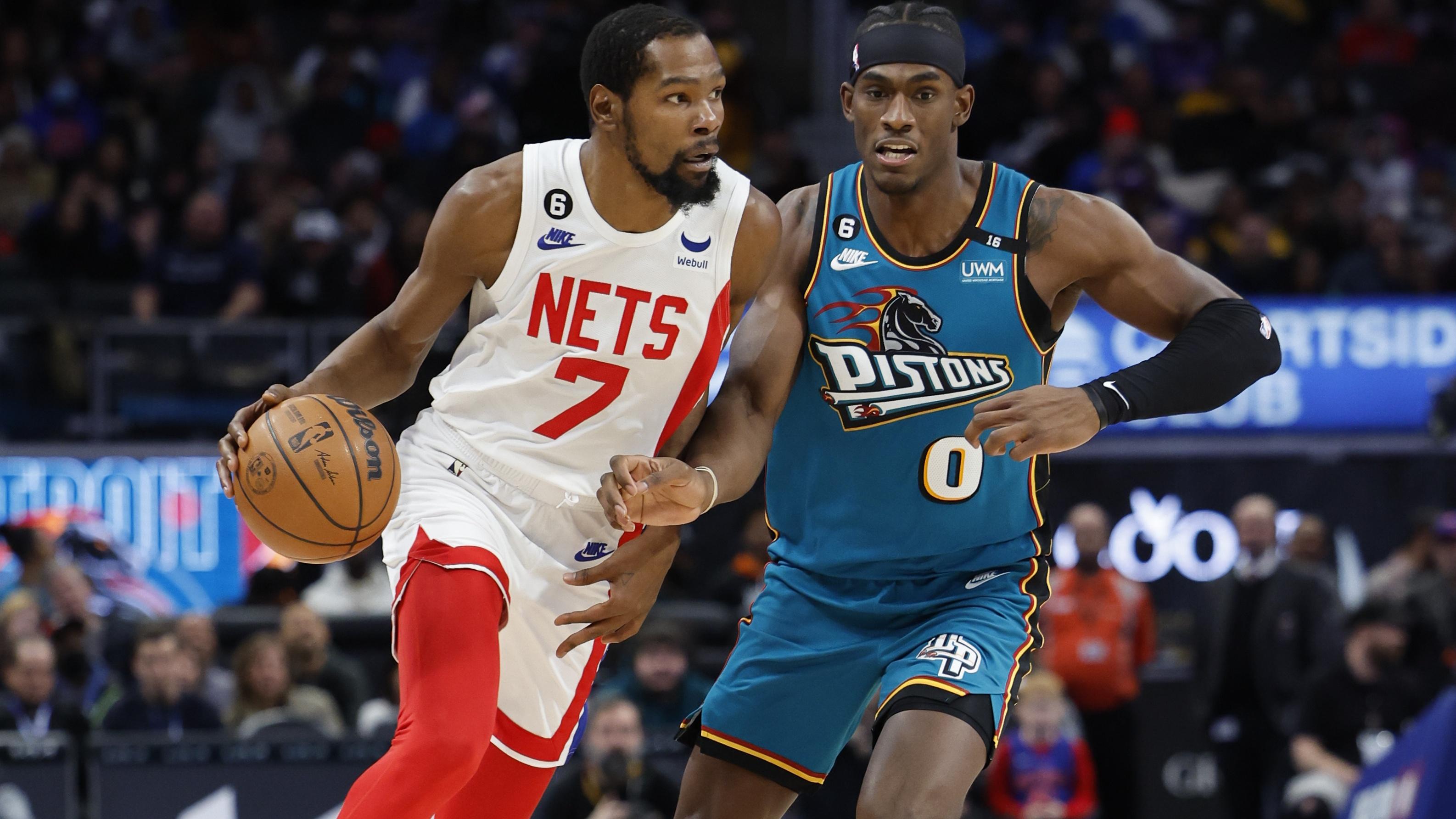 Brooklyn Nets forward Kevin Durant (7) dribbles on Detroit Pistons center Jalen Duren (0) in the first half at Little Caesars Arena / Rick Osentoski - USA TODAY
