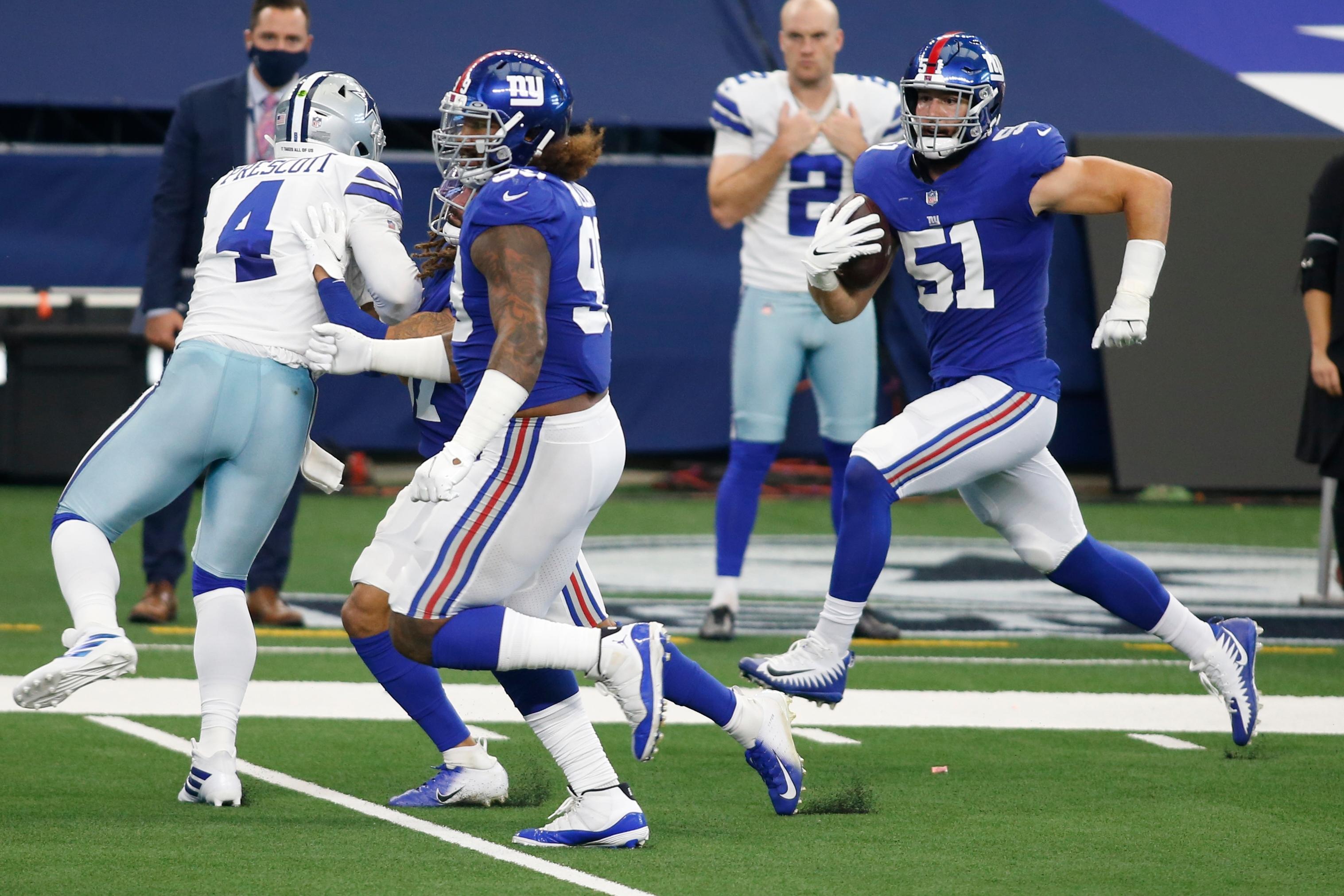 Oct 11, 2020; Arlington, Texas, USA; New York Giants outside linebacker Kyler Fackrell (51)s returns an interception for a touchdown against the Dallas Cowboys in the first quarter at AT&T Stadium / © Tim Heitman-USA TODAY Sports