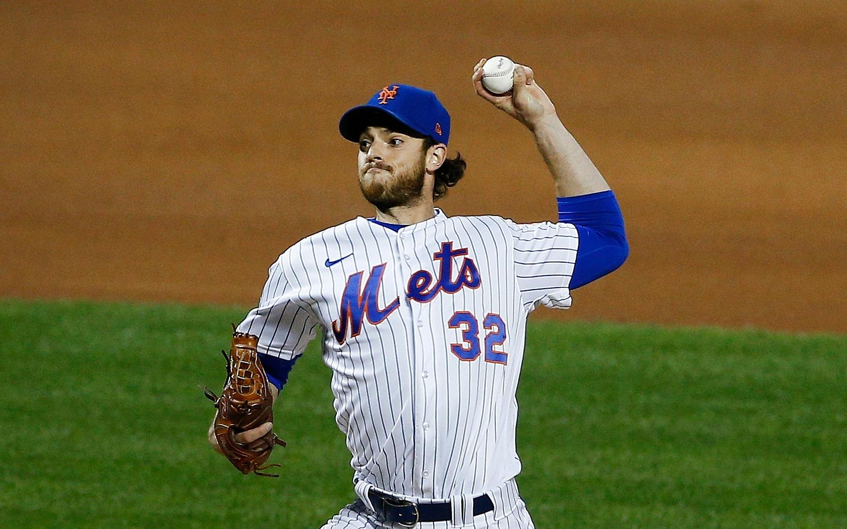 New York Mets starting pitcher Steven Matz (32) pitches against the Atlanta Braves during the first inning at Citi Field. / Andy Marlin - USA Today Sports
