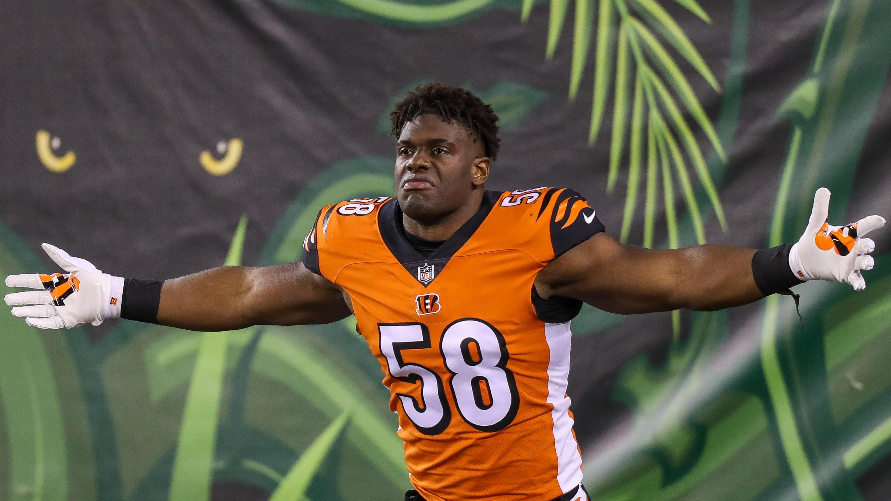 Cincinnati Bengals defensive end Carl Lawson (58) reacts while running onto the field prior to the game against the Pittsburgh Steelers at Paul Brown Stadium. / USA TODAY Sports