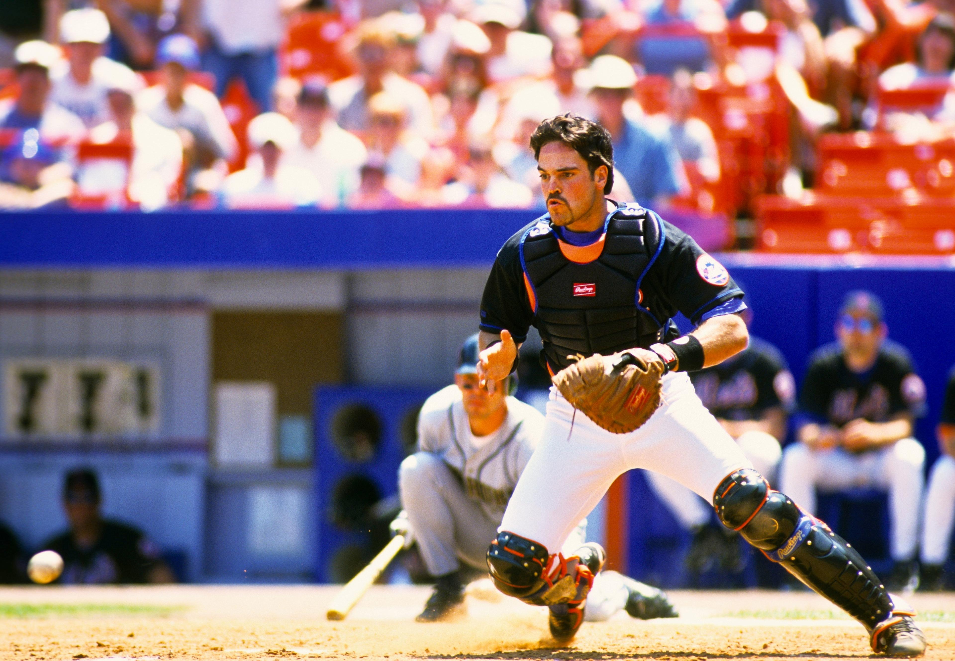 May 24, 1998; Flushing, NY, USA; FILE PHOTO; New York Mets catcher Mike Piazza (31) in action against the Milwaukee Brewers at Shea Stadium. / Lou Capozzola-USA TODAY NETWORK