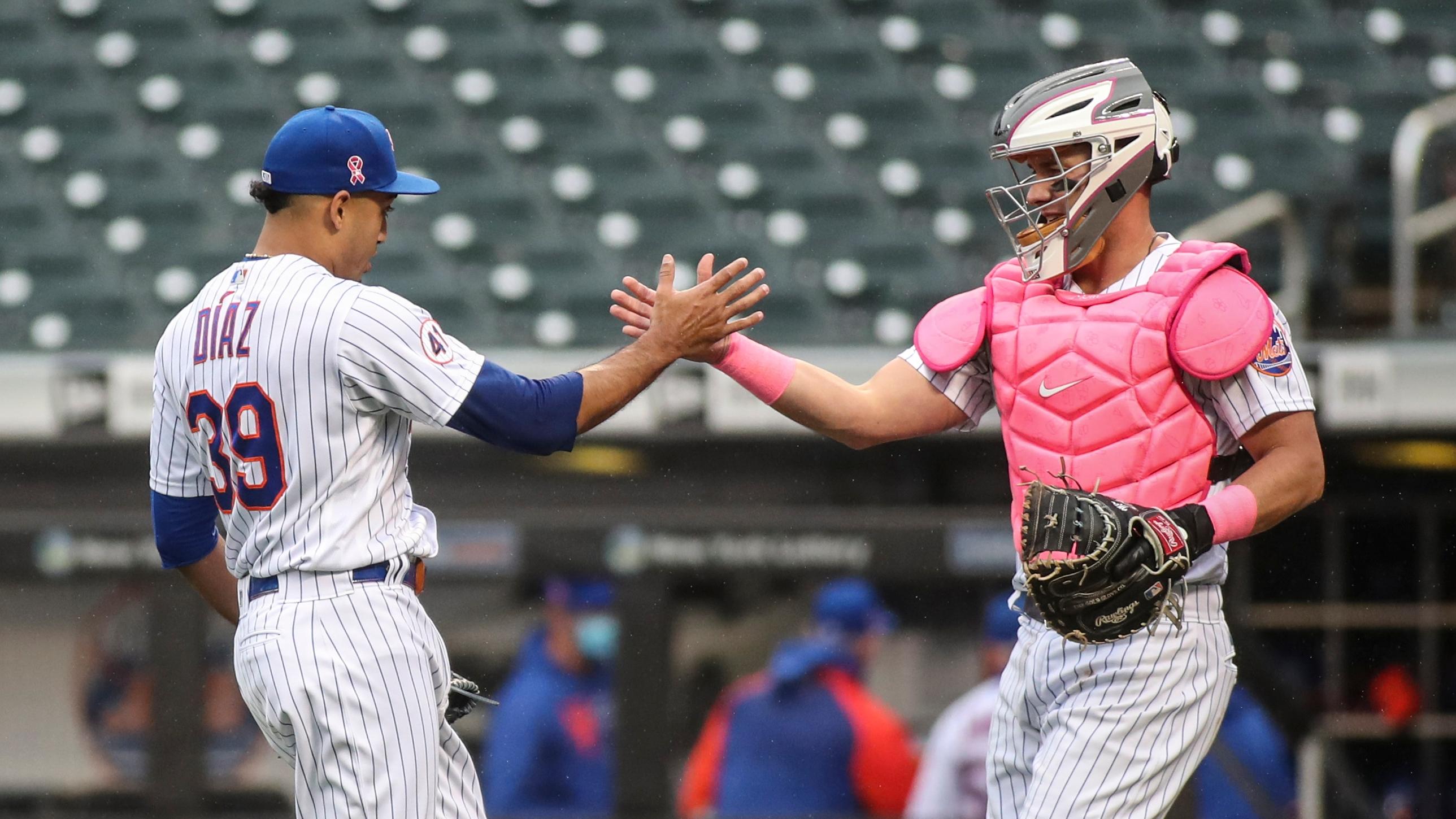 New York Mets pitcher Edwin Diaz celebrates with catcher James McCann (33) after recording a save in a 4-2 victory over the Arizona Diamondbacks at Citi Field. / Wendell Cruz-USA TODAY Sports