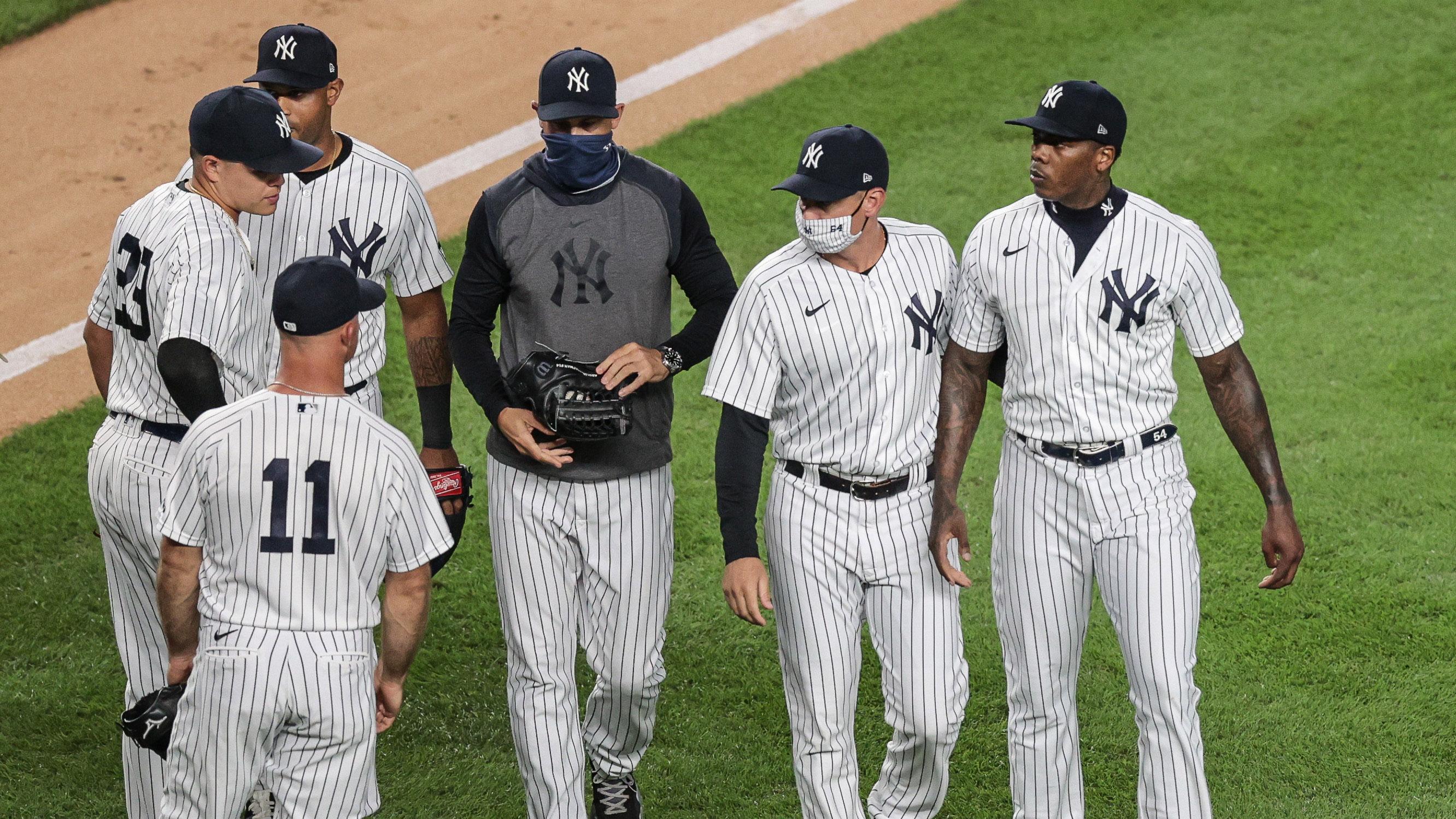 Yankees walk off field after scuffle with Rays / USA TODAY