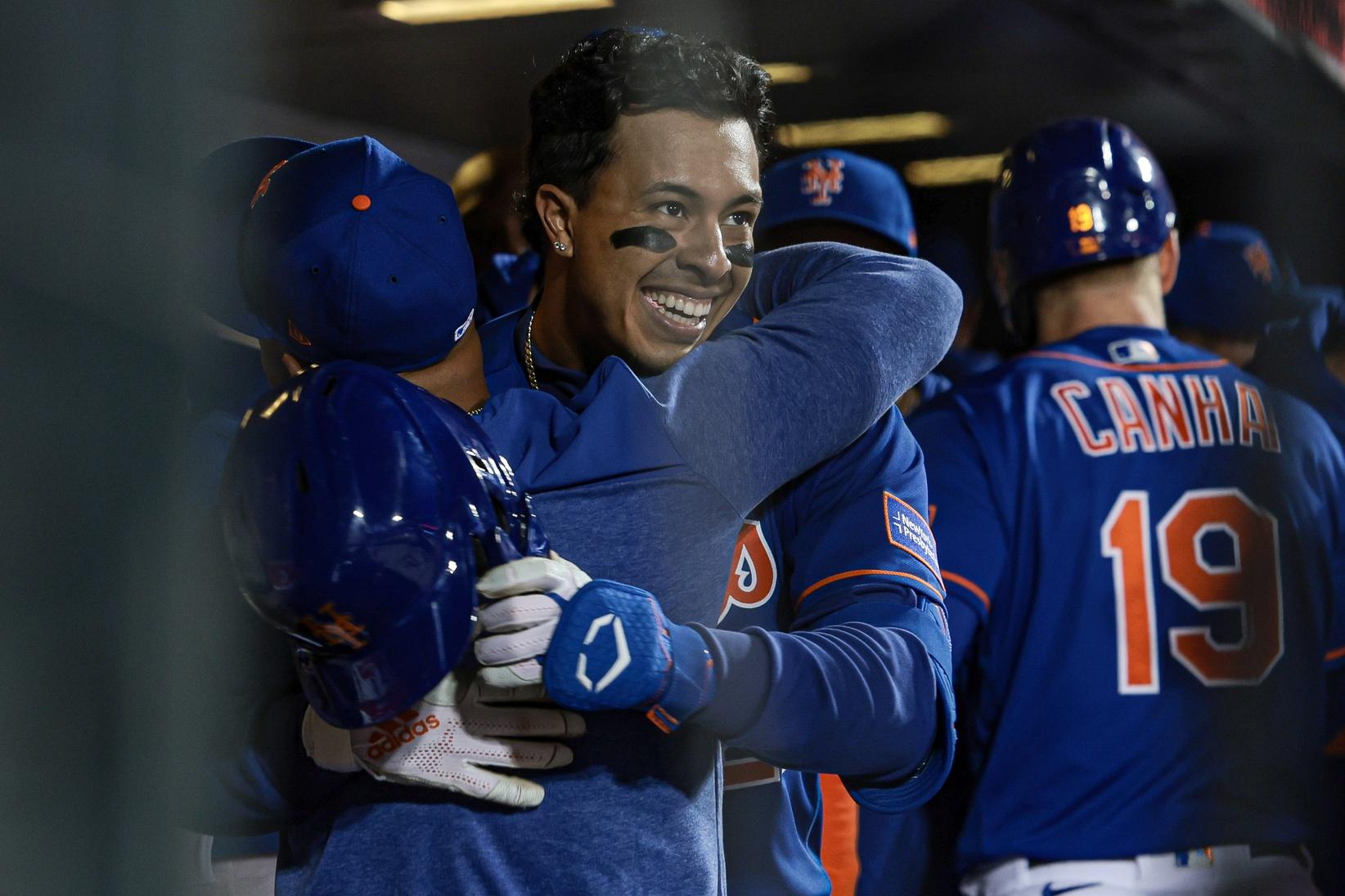 New York Mets third baseman Mark Vientos (27) celebrates with teammates after hitting a two-run home run during the seventh inning against the Tampa Bay Rays at Citi Field. / Vincent Carchietta-USA TODAY Sports