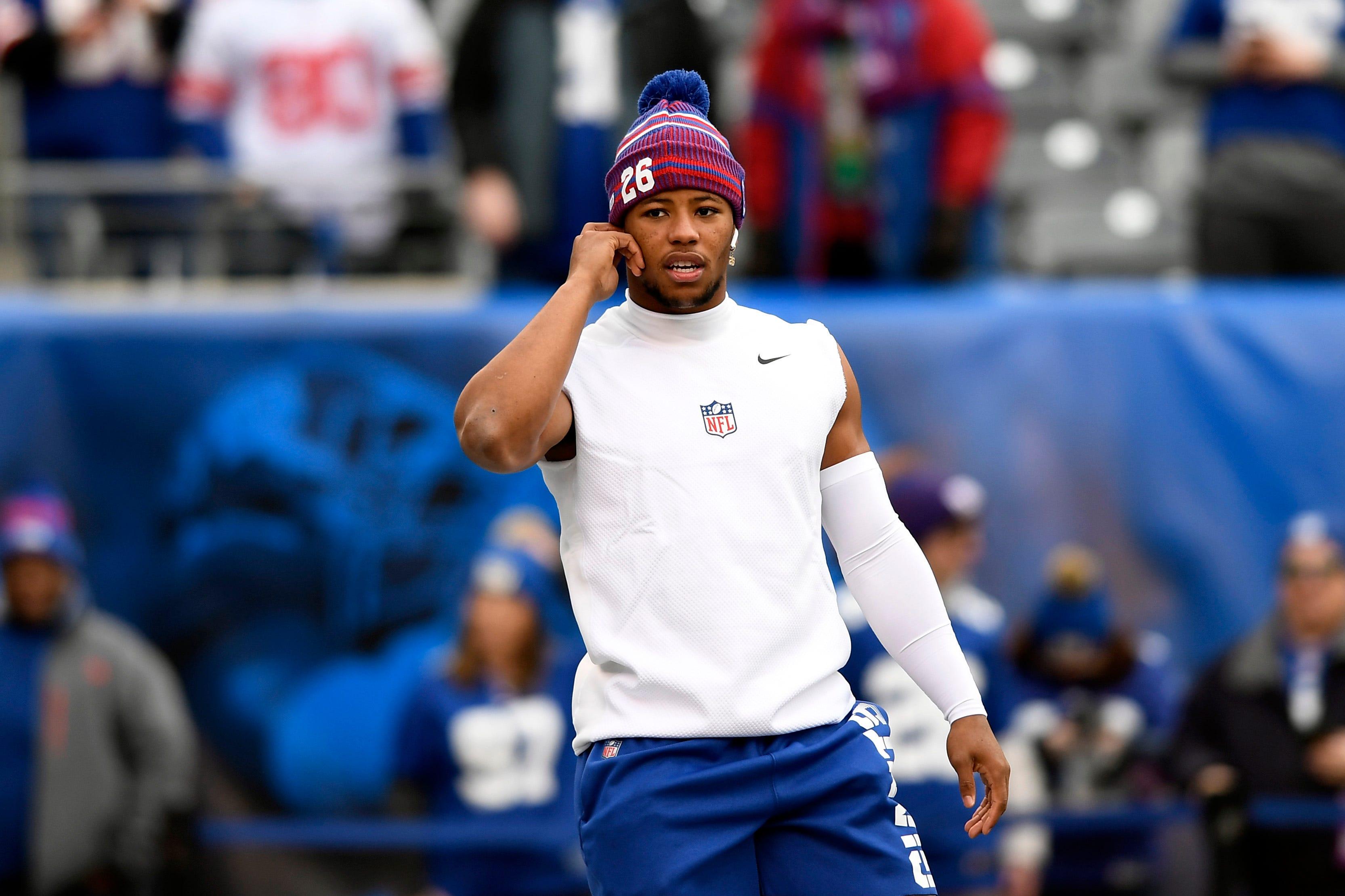 Saquon Barkley warms up before game with beanie on / USA TODAY