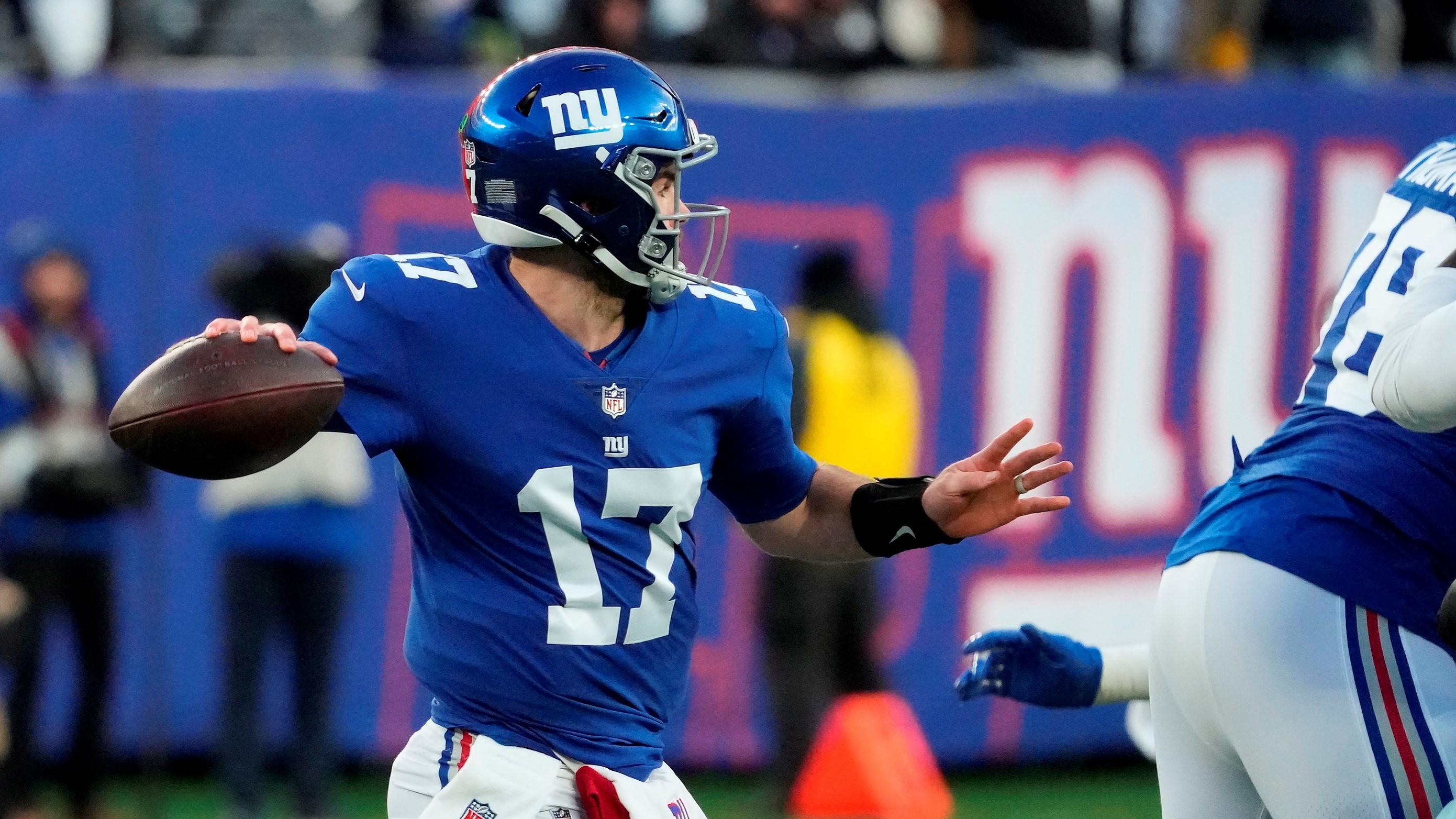 Dec 19, 2021; East Rutherford, N.J., USA; New York Giants quarterback Jake Fromm (17) throws late in the fourth quarter against the Dallas Cowboys at MetLife Stadium. / Robert Deutsch-USA TODAY Sports