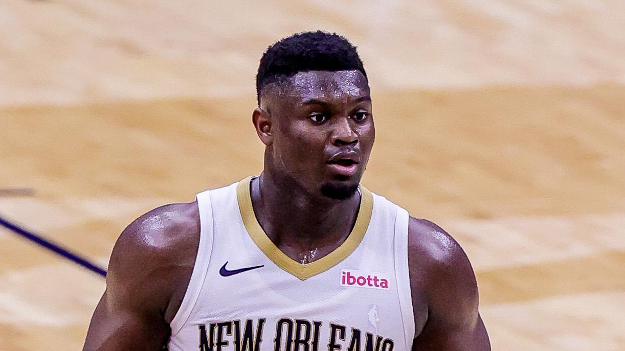 New Orleans Pelicans forward Zion Williamson (1) brings the ball up court against Golden State Warriors during the second half at the Smoothie King Center. / Stephen Lew- USA Today Sports