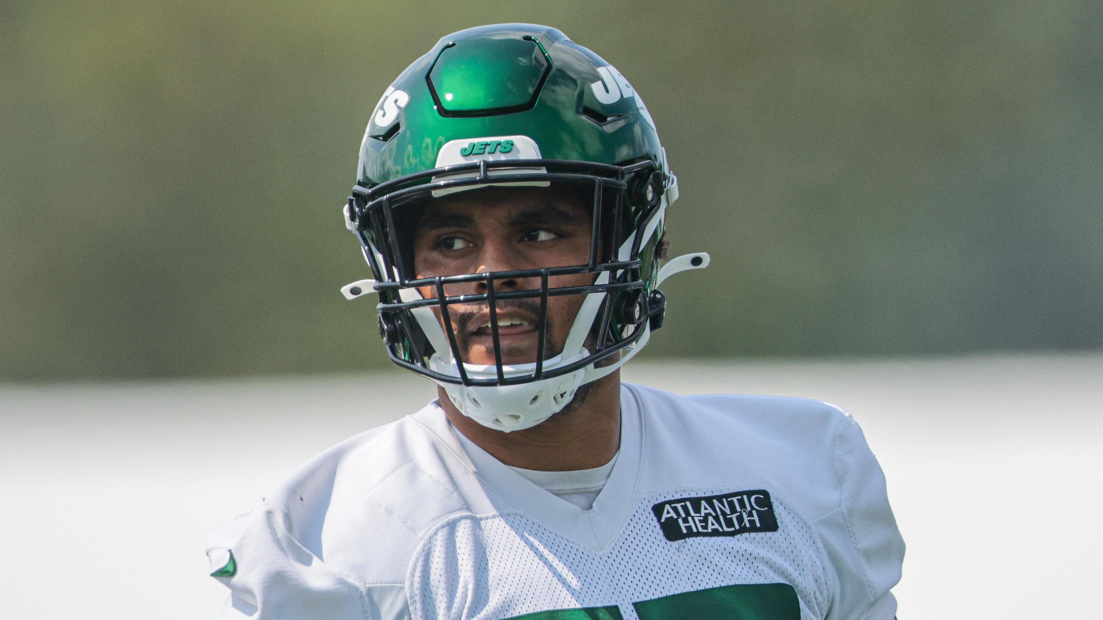 Jul 28, 2021; Florham Park, NJ, United States; New York Jets offensive guard Alijah Vera-Tucker (75) looks on during training camp at Atlantic Health Jets Training Center. / © Vincent Carchietta-USA TODAY Sports