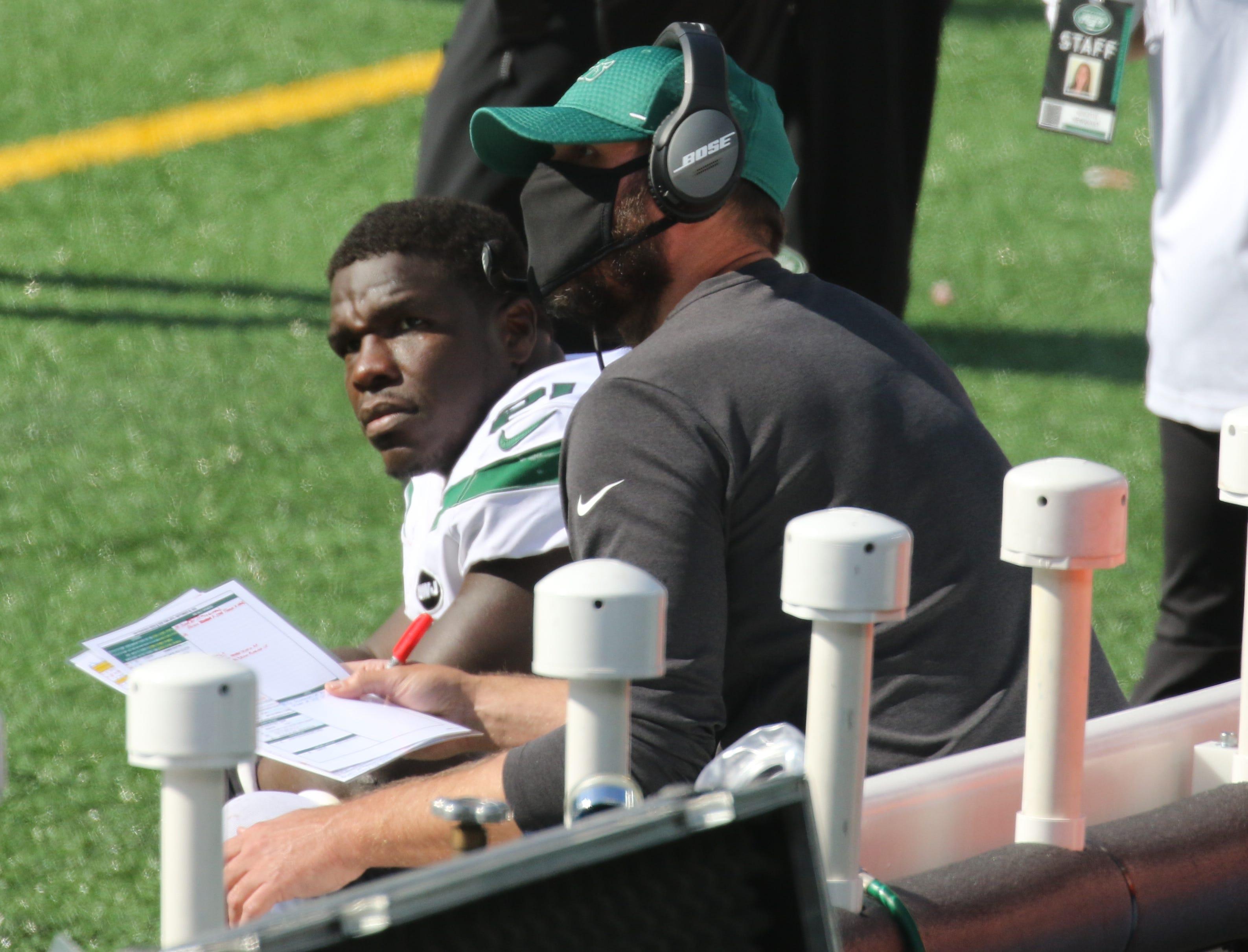 Frank Gore of the Jets on the sidelines with head coach Adam Gase in the second half as the San Francisco 49ers played New York Jets at MetLife Stadium in East Rutherford, NJ on September 20, 2020. The San Francisco 49ers Vs New York Jets At Metlife Stadium In East Rutherford Nj On September 20 2020 / © Chris Pedota, NorthJersey.com via Imagn Content Services, LLC